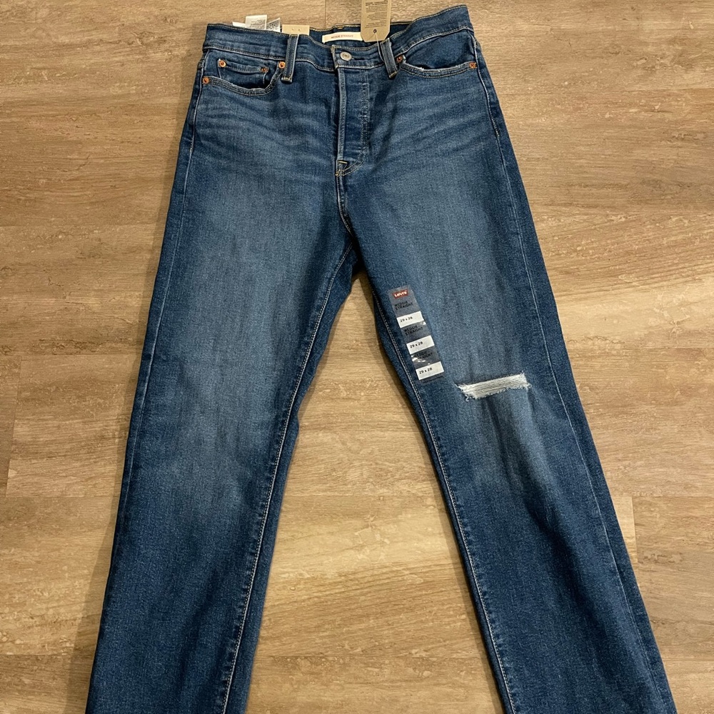 NWT Levi Wedgie Straight